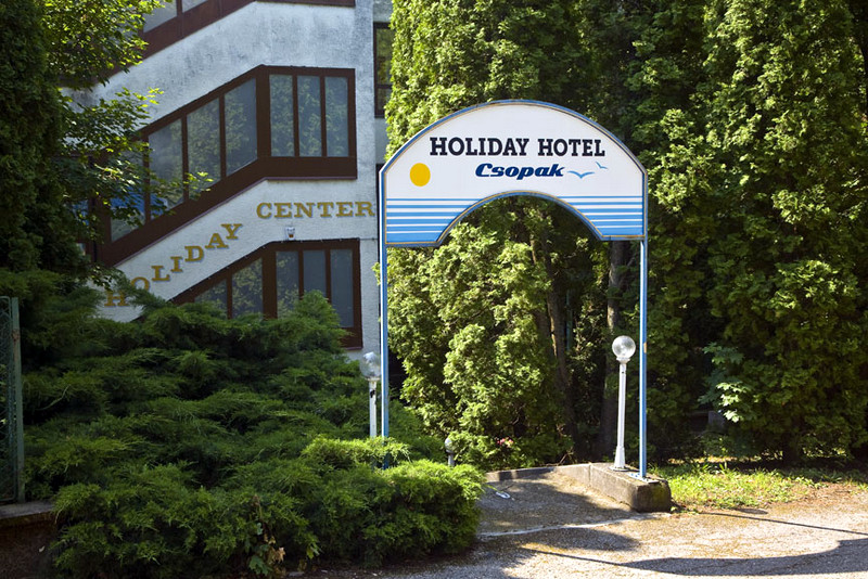 Szalloda_Holiday_Hotel_Csopak01.jpg